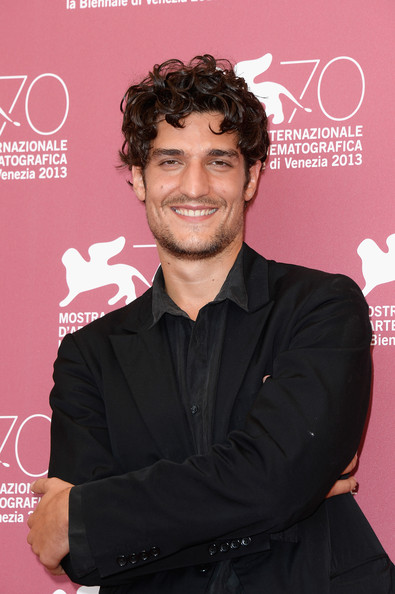 How tall is Louis Garrel?